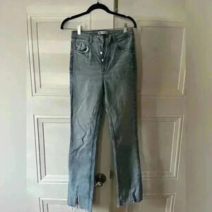Light wash Zara jeans. Split at the front on both sides. Size 4.